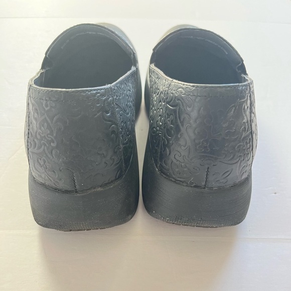 Dansko Winona Tooled Leather Black Clogs Size 40 - Picture 3 of 8